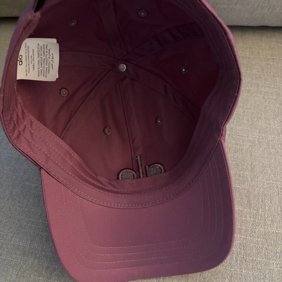 Alo Yoga Off-Duty Cap Soft Mulberry - Picture 8 of 8